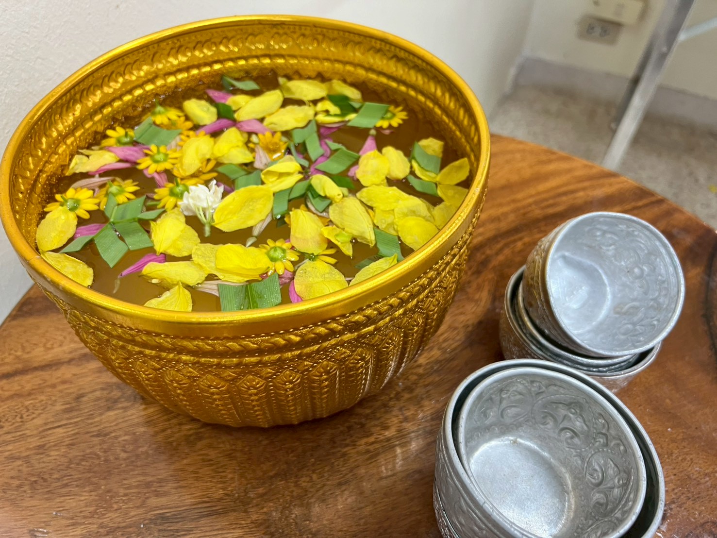 title - ส.ป.ก. ยโสธร จัดพิธีสรงน้ำพระและพิธีรดน้ำดำหัว เนื่องในโอกาสวันขึ้นปีใหม่ไทย ประจำปี พ.ศ.2569